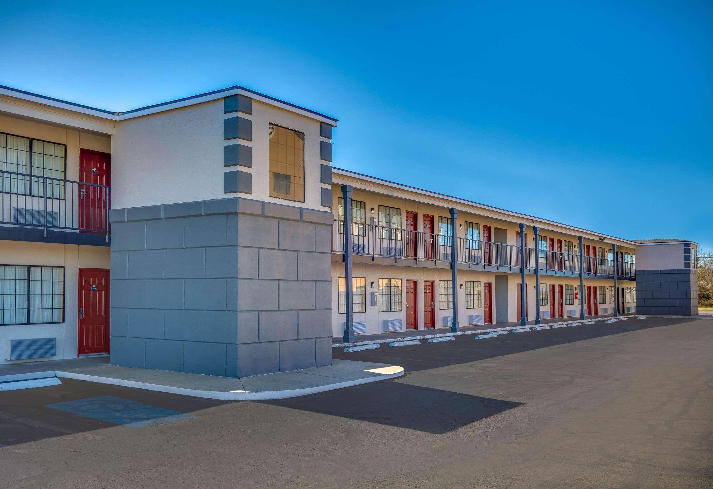 Days Inn By Wyndham Waco Near Downtown University Esterno foto